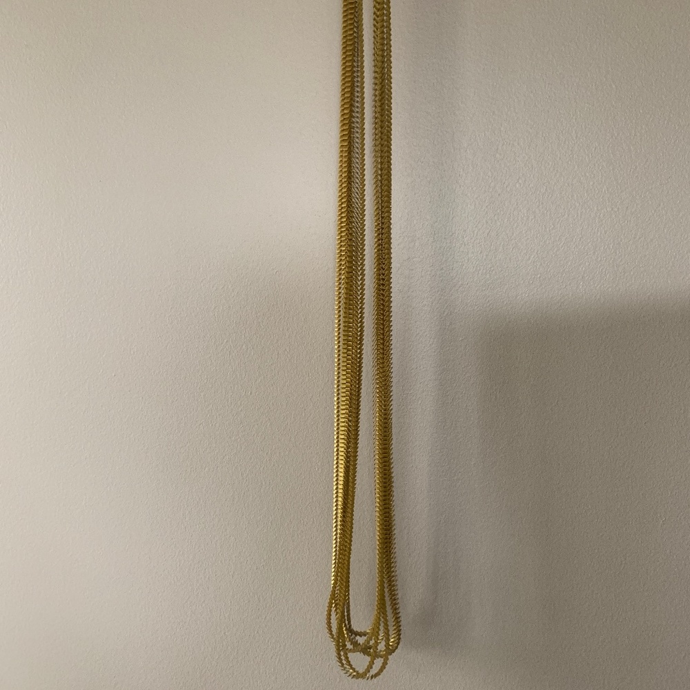 Gold tone stretch accordion ribbon necklace